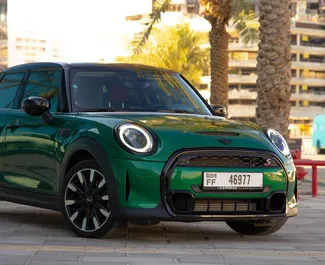 Vooraanzicht van een huurauto Mini Cooper S in Dubai, Verenigde Arabische Emiraten ✓ Auto #15997. ✓ Transmissie Automatisch TM ✓ 0 beoordelingen.