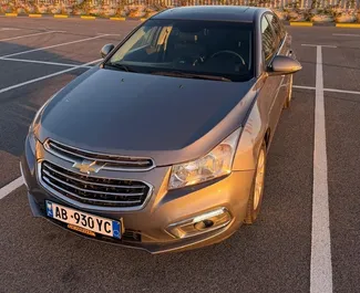 Vooraanzicht van een huurauto Chevrolet Cruze in Durrës, Albanië ✓ Auto #16078. ✓ Transmissie Automatisch TM ✓ 0 beoordelingen.