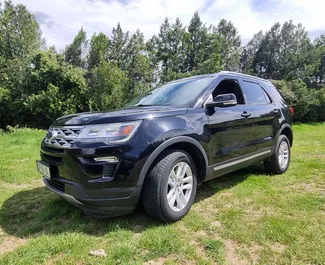 Vooraanzicht van een huurauto Ford Explorer in Tbilisi, Georgië ✓ Auto #16096. ✓ Transmissie Automatisch TM ✓ 0 beoordelingen.