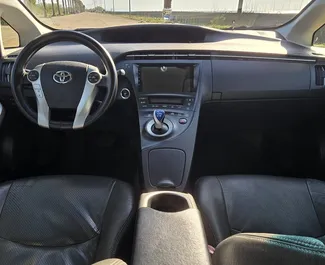 Verhuur Toyota Prius. Economy, Comfort Auto te huur in Georgië ✓ Borg van Zonder Borg ✓ Verzekeringsmogelijkheden TPL, CDW, Geen storting.