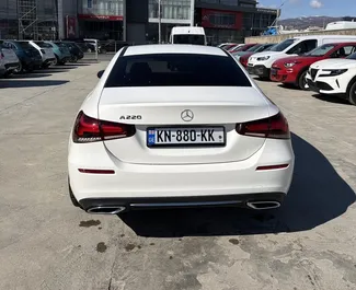 Benzine motor van 2,0L van Mercedes-Benz A220 2021 te huur in Tbilisi.