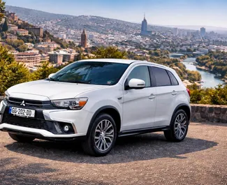 Vooraanzicht van een huurauto Mitsubishi Outlander Sport in Tbilisi, Georgië ✓ Auto #16095. ✓ Transmissie Automatisch TM ✓ 0 beoordelingen.