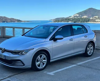 Vooraanzicht van een huurauto Volkswagen Golf 8 in Rafailovici, Montenegro ✓ Auto #16044. ✓ Transmissie Automatisch TM ✓ 0 beoordelingen.