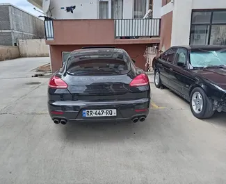 Benzine motor van 3,0L van Porsche Panamera 2016 te huur in Tbilisi.