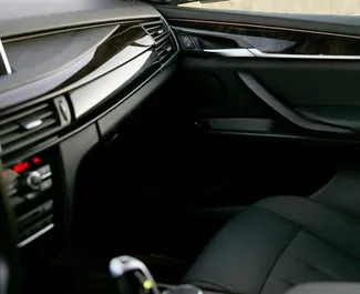 Hybride motor van 2,0L van BMW X5 2017 te huur in Batumi.