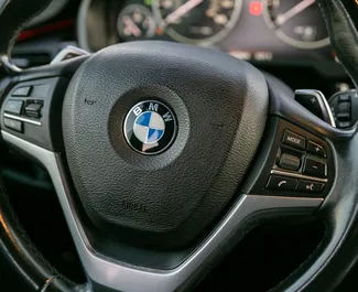 BMW X5 2017 beschikbaar voor verhuur in Batumi, met een kilometerlimiet van onbeperkt.