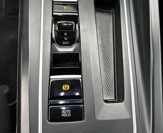 Diesel motor van 2,0L van Volkswagen Golf 8 2022 te huur in Becici.