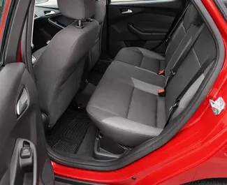 Verhuur Ford Focus. Comfort Auto te huur in Albanië ✓ Borg van Zonder Borg ✓ Verzekeringsmogelijkheden TPL, CDW, FDW, Buitenland.