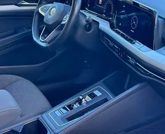 Volkswagen Golf 8 2022 met Vooraandrijving systeem, beschikbaar in Rafailovici.