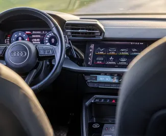 Interieur van Audi A3 te huur in Montenegro. Een geweldige auto met 5 zitplaatsen en een Automatisch transmissie.