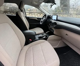 Vooraanzicht van een huurauto Ford Escape in Koetaisi, Georgië ✓ Auto #16030. ✓ Transmissie Automatisch TM ✓ 0 beoordelingen.