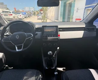 Verhuur Renault Clio 5. Economy Auto te huur in Tunesië ✓ Borg van Borg van 700 EUR ✓ Verzekeringsmogelijkheden TPL.