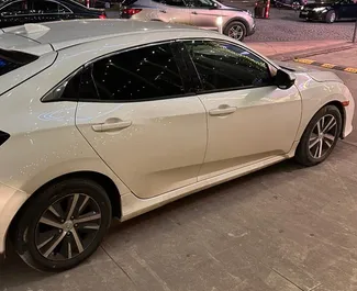 Honda Civic 2020 beschikbaar voor verhuur in Batumi, met een kilometerlimiet van onbeperkt.