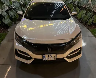 Vooraanzicht van een huurauto Honda Civic in Batumi, Georgië ✓ Auto #15938. ✓ Transmissie Automatisch TM ✓ 0 beoordelingen.