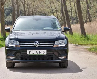 Autohuur Volkswagen Tiguan 2022 in in Montenegro, met Diesel brandstof en 190 pk ➤ Vanaf 40 EUR per dag.