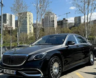 Vooraanzicht van een huurauto Mercedes-Benz S-Class in Tbilisi, Georgië ✓ Auto #16144. ✓ Transmissie Automatisch TM ✓ 0 beoordelingen.