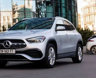 Vooraanzicht van een huurauto Mercedes-Benz GLA-Class in Tbilisi, Georgië ✓ Auto #16124. ✓ Transmissie Automatisch TM ✓ 0 beoordelingen.