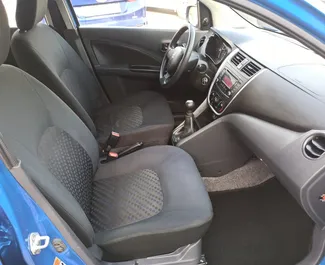 Interieur van Suzuki Celerio te huur in Griekenland. Een geweldige auto met 5 zitplaatsen en een Handmatig transmissie.