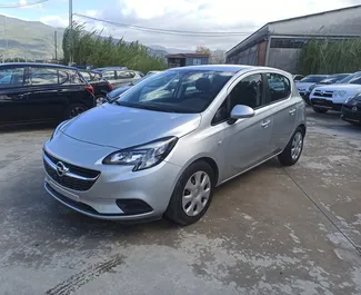 Vooraanzicht van een huurauto Opel Corsa in Kalamata, Griekenland ✓ Auto #1500. ✓ Transmissie Handmatig TM ✓ 0 beoordelingen.
