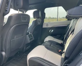 Benzine motor van 3,0L van Land Rover Discovery 2022 te huur in Tbilisi.