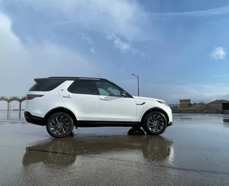 Autohuur Land Rover Discovery 2022 in in Georgië, met Benzine brandstof en 395 pk ➤ Vanaf 220 GEL per dag.