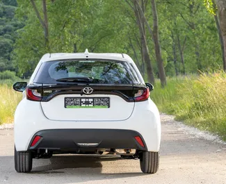 Verhuur Toyota Yaris. Economy, Comfort Auto te huur in Montenegro ✓ Borg van Borg van 200 EUR ✓ Verzekeringsmogelijkheden TPL.