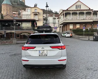 Mitsubishi Outlander 2022 beschikbaar voor verhuur in Tbilisi, met een kilometerlimiet van onbeperkt.