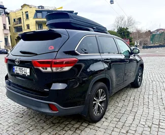 Benzine motor van 35,0L van Toyota Highlander 2017 te huur in Tbilisi.