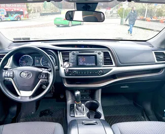Toyota Highlander 2017 met Aandrijving op alle wielen systeem, beschikbaar in Tbilisi.