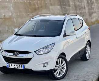Vooraanzicht van een huurauto Hyundai Tucson in Durrës, Albanië ✓ Auto #16117. ✓ Transmissie Automatisch TM ✓ 0 beoordelingen.