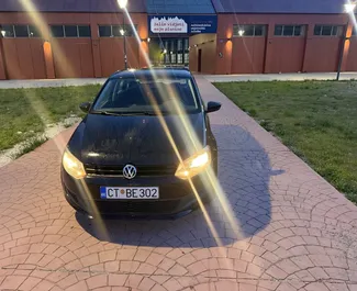 Vooraanzicht van een huurauto Volkswagen Polo in Budva, Montenegro ✓ Auto #16085. ✓ Transmissie Handmatig TM ✓ 0 beoordelingen.