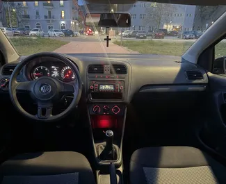 Verhuur Volkswagen Polo. Economy Auto te huur in Montenegro ✓ Borg van Zonder Borg ✓ Verzekeringsmogelijkheden TPL, Passagiers, Buitenland, Geen storting.