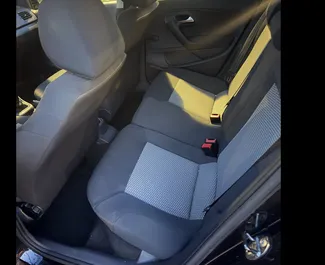 Volkswagen Polo 2016 beschikbaar voor verhuur in Budva, met een kilometerlimiet van onbeperkt.