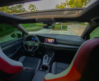 Volkswagen Golf 8 2025 met Aandrijving achteraan systeem, beschikbaar in Dubai.