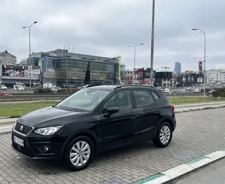 Vooraanzicht van een huurauto SEAT Arona Belgrado, Servië ✓ Auto #16042. ✓ Transmissie Automatisch TM ✓ 0 beoordelingen.