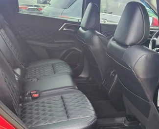 Benzine motor van 2,5L van Mitsubishi Outlander Xl 2022 te huur in Tbilisi.