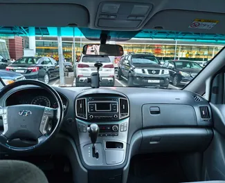 Verhuur Hyundai H1. Comfort, Minivan Auto te huur in Georgië ✓ Borg van Borg van 900 GEL ✓ Verzekeringsmogelijkheden TPL, CDW, Passagiers, Diefstal, Geen storting.