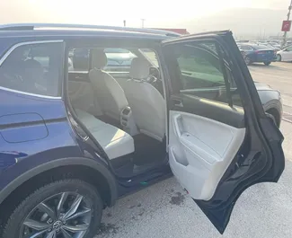 Benzine motor van 2,0L van Volkswagen Tiguan 2023 te huur in Tbilisi.