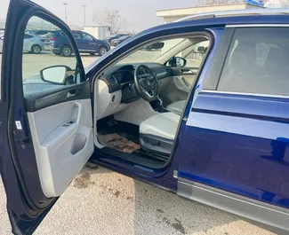 Volkswagen Tiguan 2023 beschikbaar voor verhuur in Tbilisi, met een kilometerlimiet van onbeperkt.
