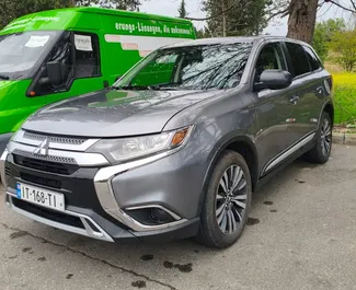 Vooraanzicht van een huurauto Mitsubishi Outlander Xl in Tbilisi, Georgië ✓ Auto #16090. ✓ Transmissie Automatisch TM ✓ 0 beoordelingen.
