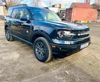 Vooraanzicht van een huurauto Ford Bronco in Tbilisi, Georgië ✓ Auto #15786. ✓ Transmissie Automatisch TM ✓ 0 beoordelingen.