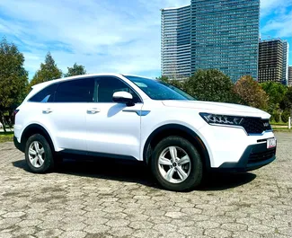 Interieur van Kia Sorento te huur in Georgië. Een geweldige auto met 7 zitplaatsen en een Automatisch transmissie.