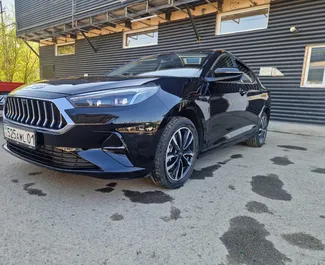 Interieur van JAC J7 te huur in Kazachstan. Een geweldige auto met 5 zitplaatsen en een Automatisch transmissie.