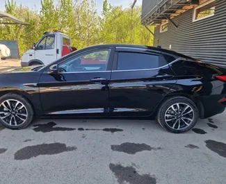 JAC J7 2025 beschikbaar voor verhuur in Almaty, met een kilometerlimiet van 250 km/dag.