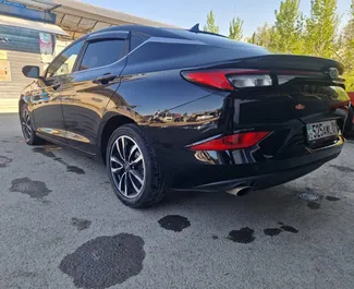 Benzine motor van 1,6L van JAC J7 2025 te huur in Almaty.