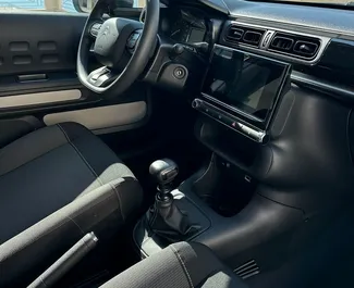 Interieur van Citroen C3 te huur in Montenegro. Een geweldige auto met 5 zitplaatsen en een Handmatig transmissie.