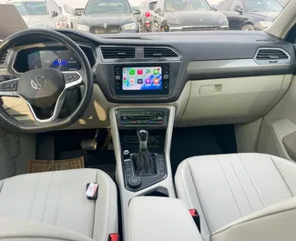 Autohuur Volkswagen Tiguan 2023 in in Georgië, met Benzine brandstof en 186 pk ➤ Vanaf 155 GEL per dag.