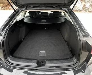 Volkswagen Golf 8 2022 beschikbaar voor verhuur in Becici, met een kilometerlimiet van onbeperkt.