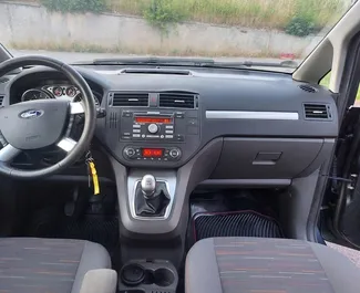 Vooraanzicht van een huurauto Ford C-Max op de luchthaven van Tirana, Albanië ✓ Auto #11928. ✓ Transmissie Handmatig TM ✓ 0 beoordelingen.