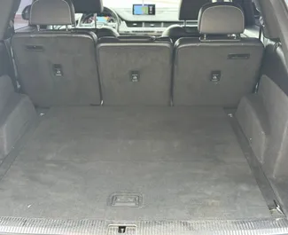 Audi Q7 2019 met Aandrijving op alle wielen systeem, beschikbaar in Rafailovici.